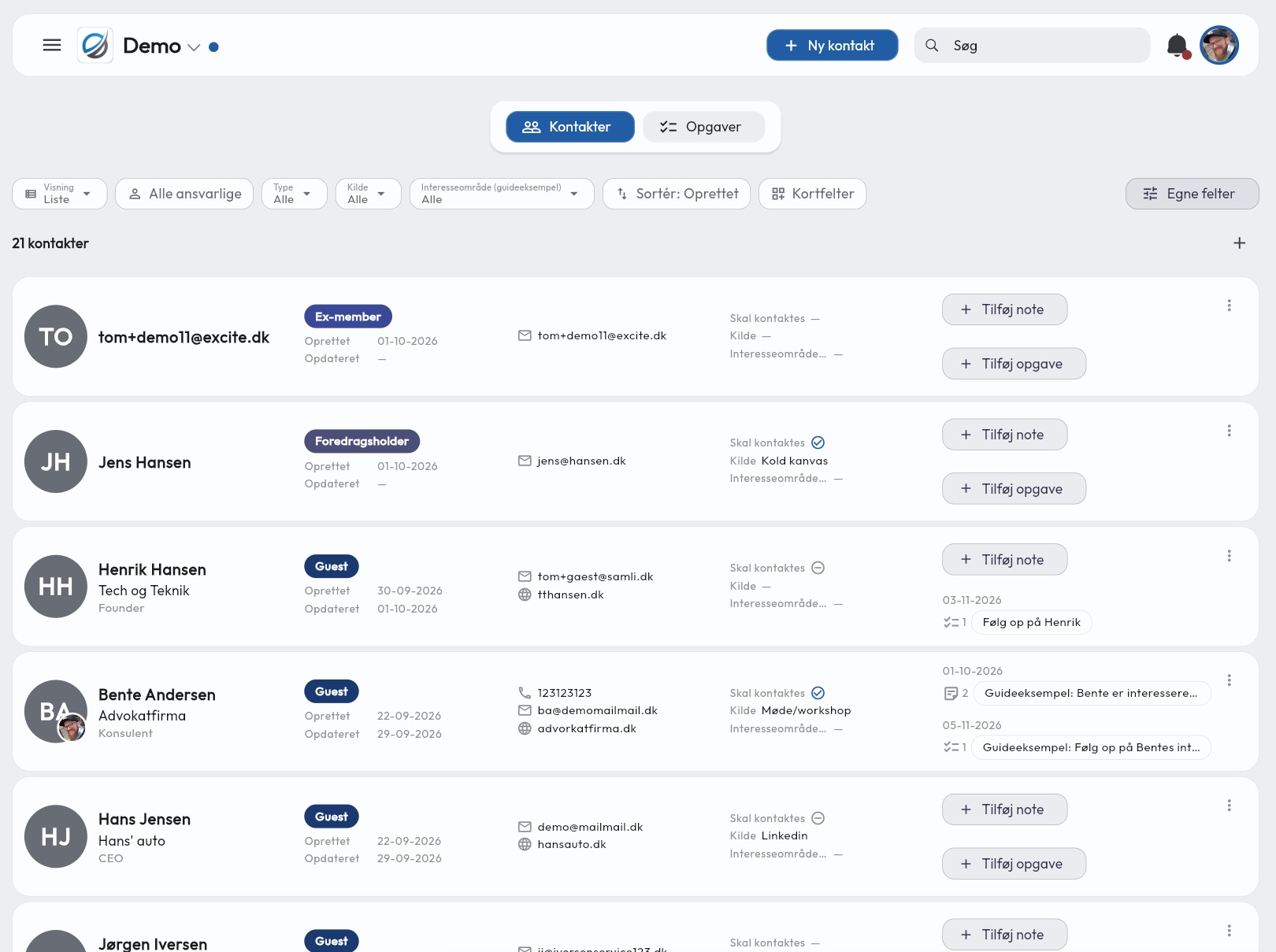 Samli CRM showing a speaker and guests with contact details, notes and tasks
