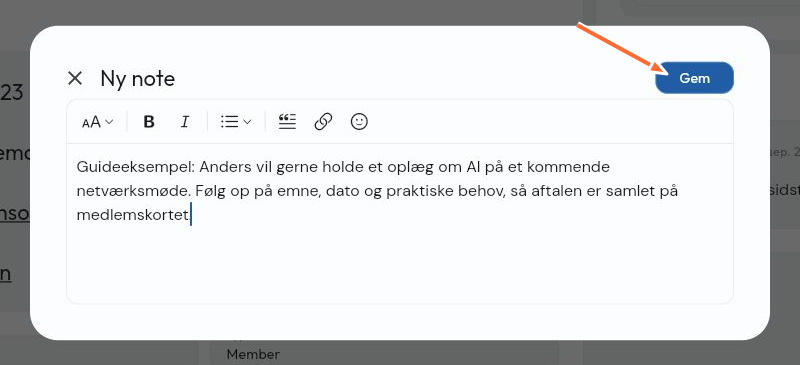 En udfyldt note om et medlems ønske om at holde et AI-oplæg med en pil mod Gem