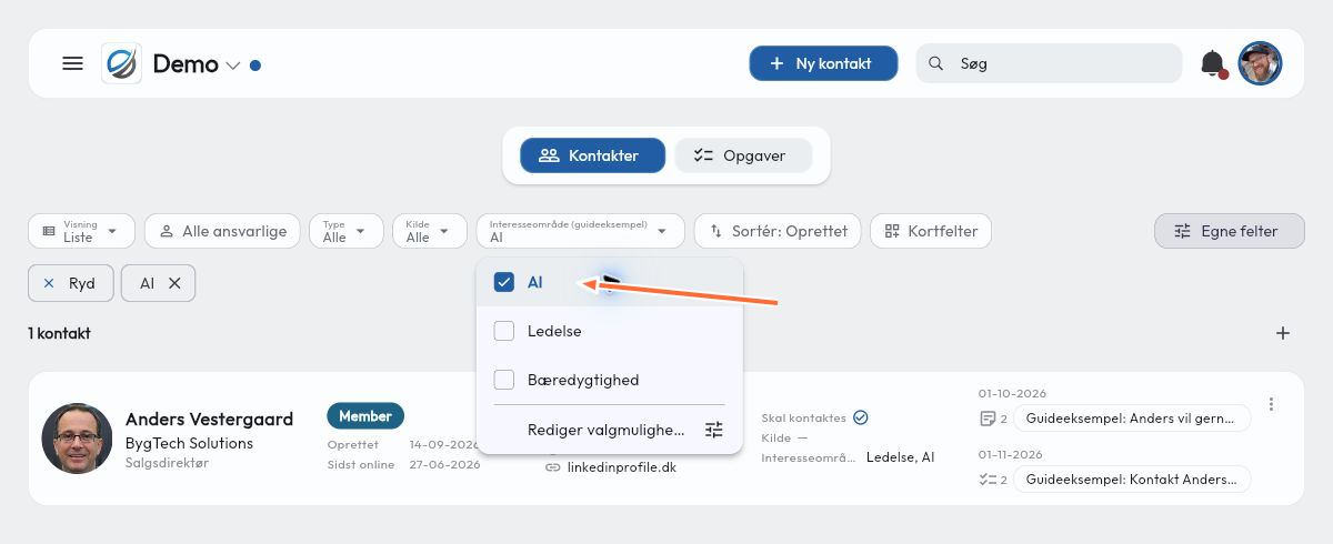 Kontaktoversigten filtreret efter interesseområdet AI med én matchende kontakt